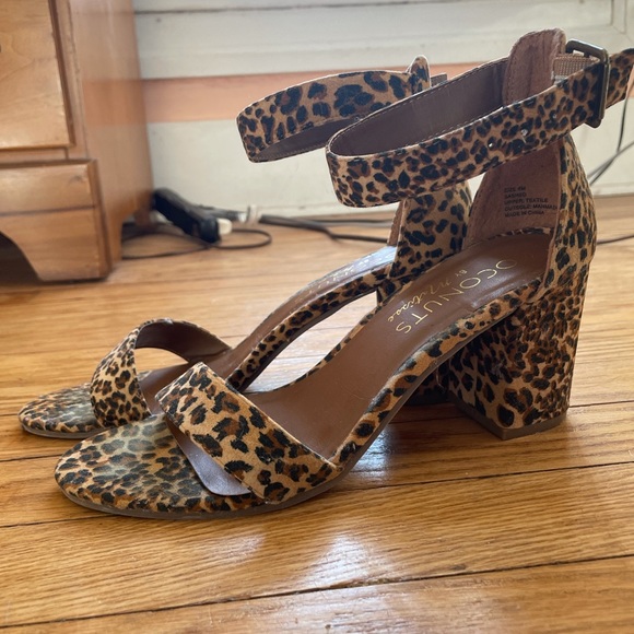 Leopard heeled sandals - Picture 4 of 4